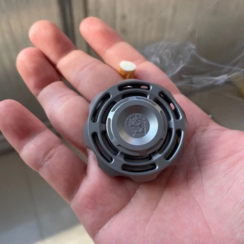 Ikinci El baskısı tükenmiş KTS Gömme Parmak Cayro Titanyum Alaşımlı malzeme Fidget Spinner